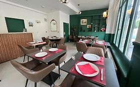 Logis Hotel - Le Petit Bellon